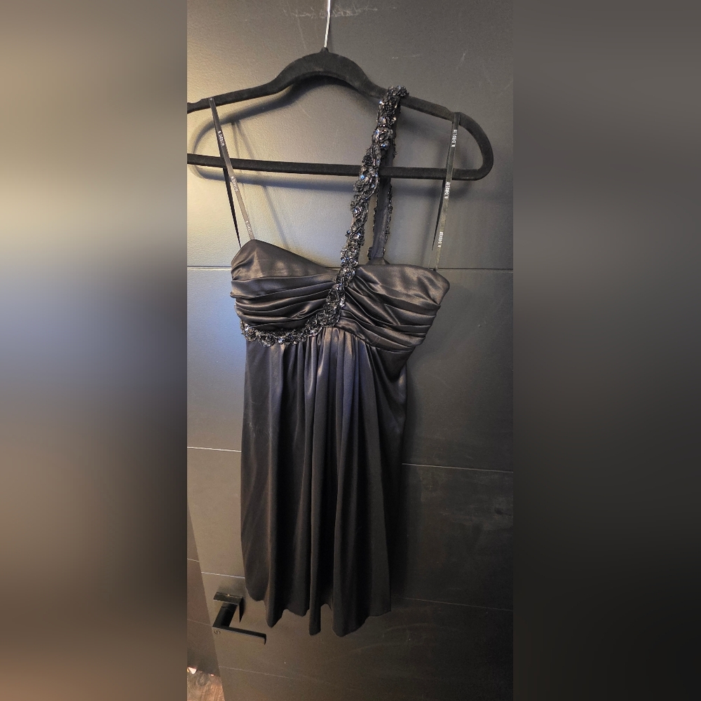 Elegant Black One-Shoulder Dress